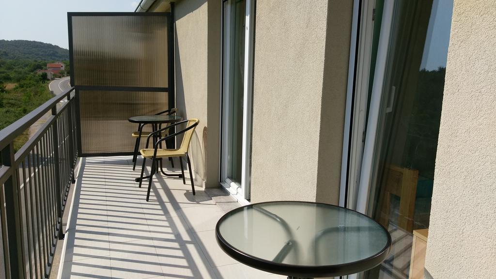 סקארדין Apartments Sadina מראה חיצוני תמונה